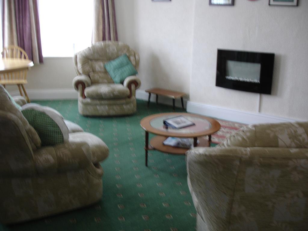 Beachmount Holiday Apartments Rhôs-on-Sea Esterno foto