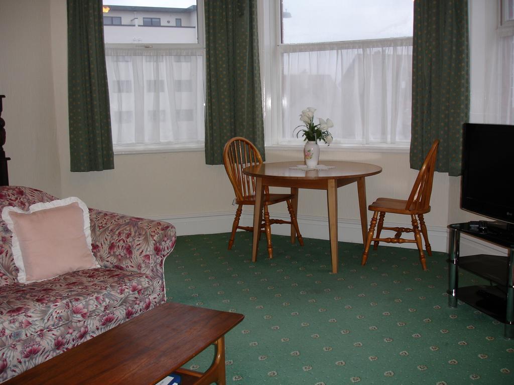 Beachmount Holiday Apartments Rhôs-on-Sea Esterno foto
